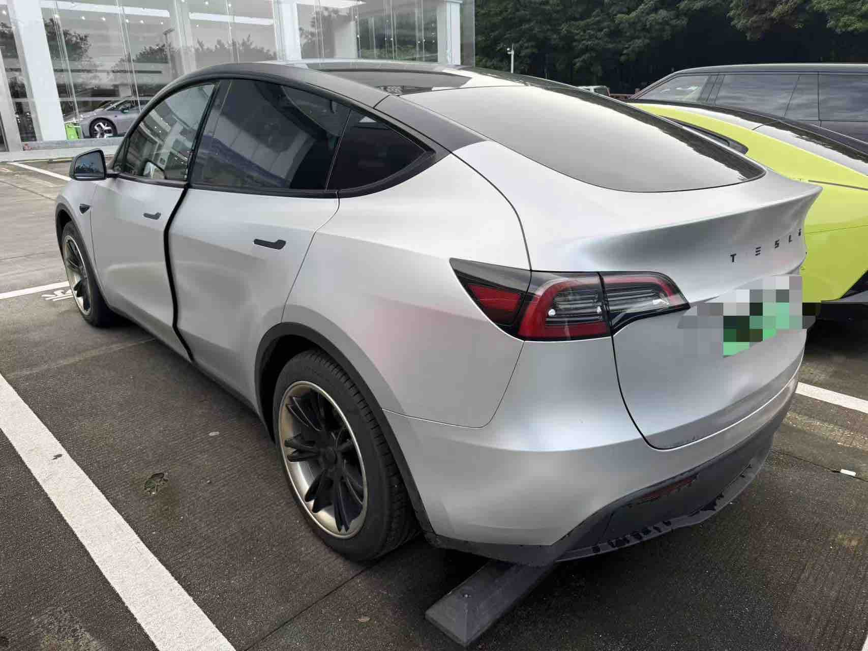 Tesla Model Y 2022 car image #9