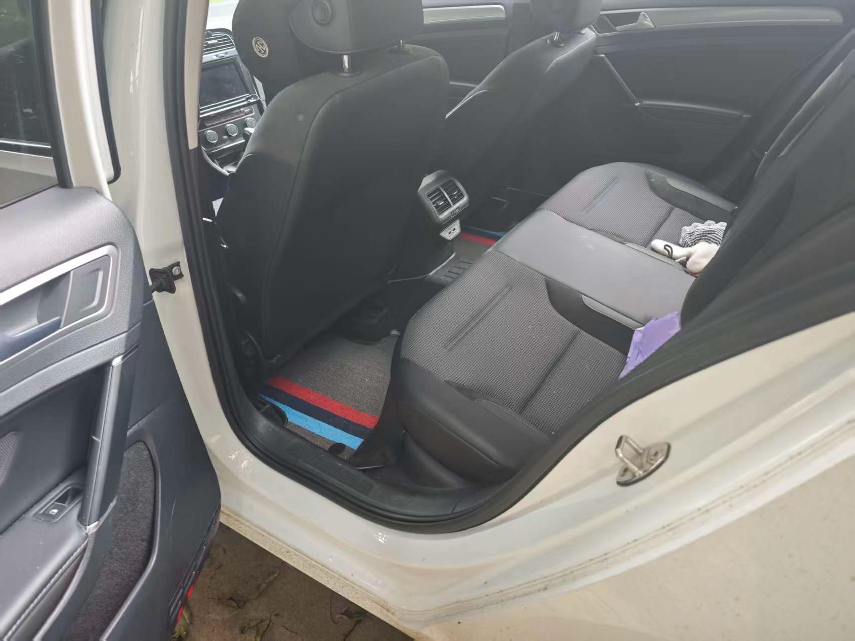 Volkswagen Golf 2019 car image #7