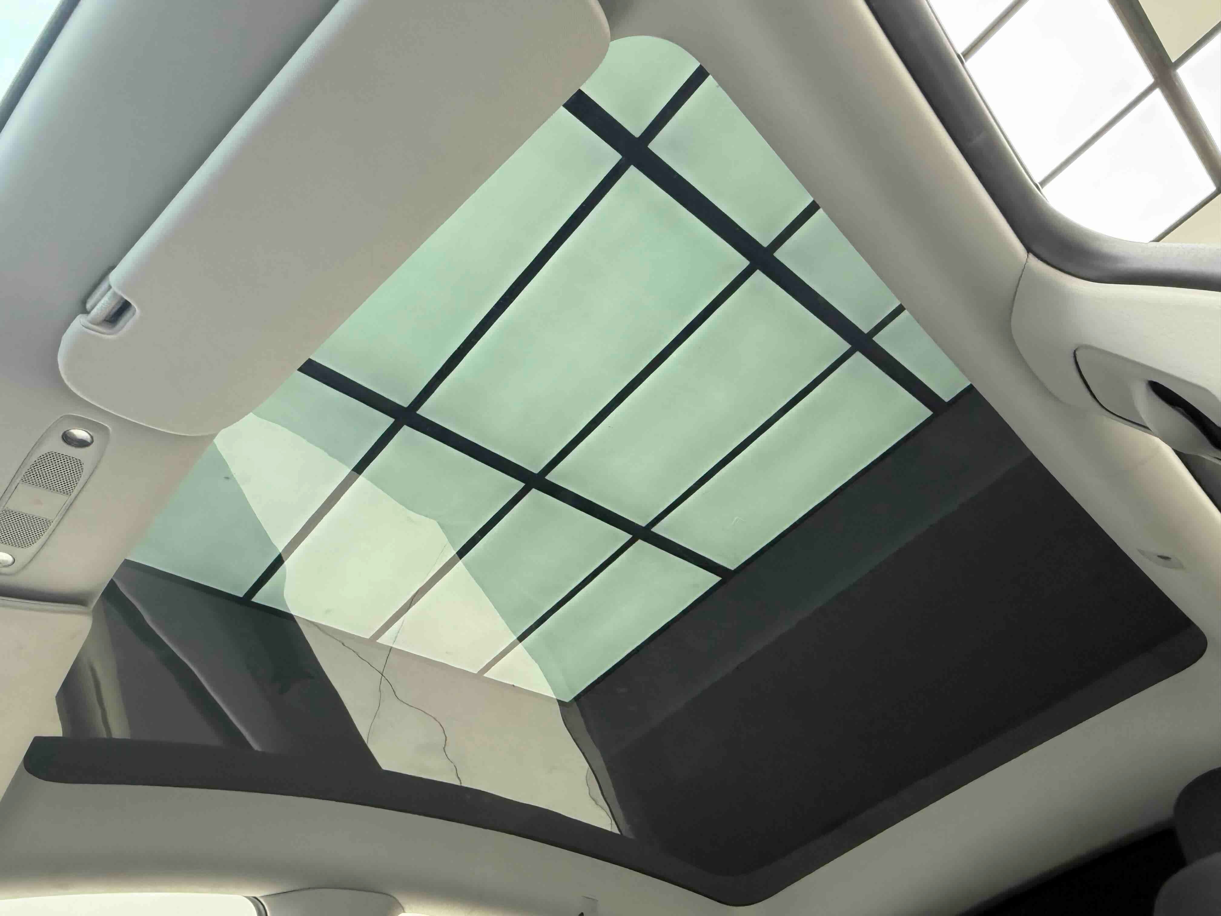 Tesla Model Y 2024 car image #9