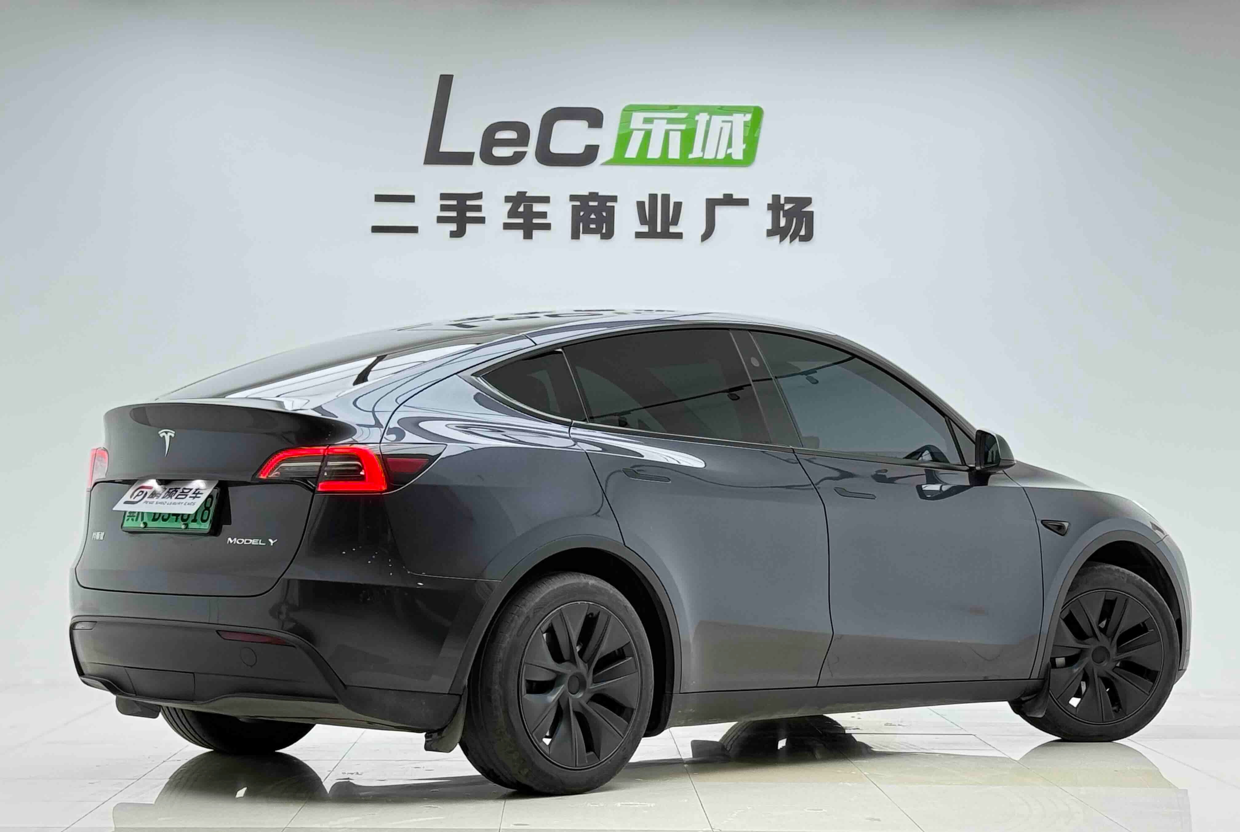 Tesla Model Y 2024 car image #14