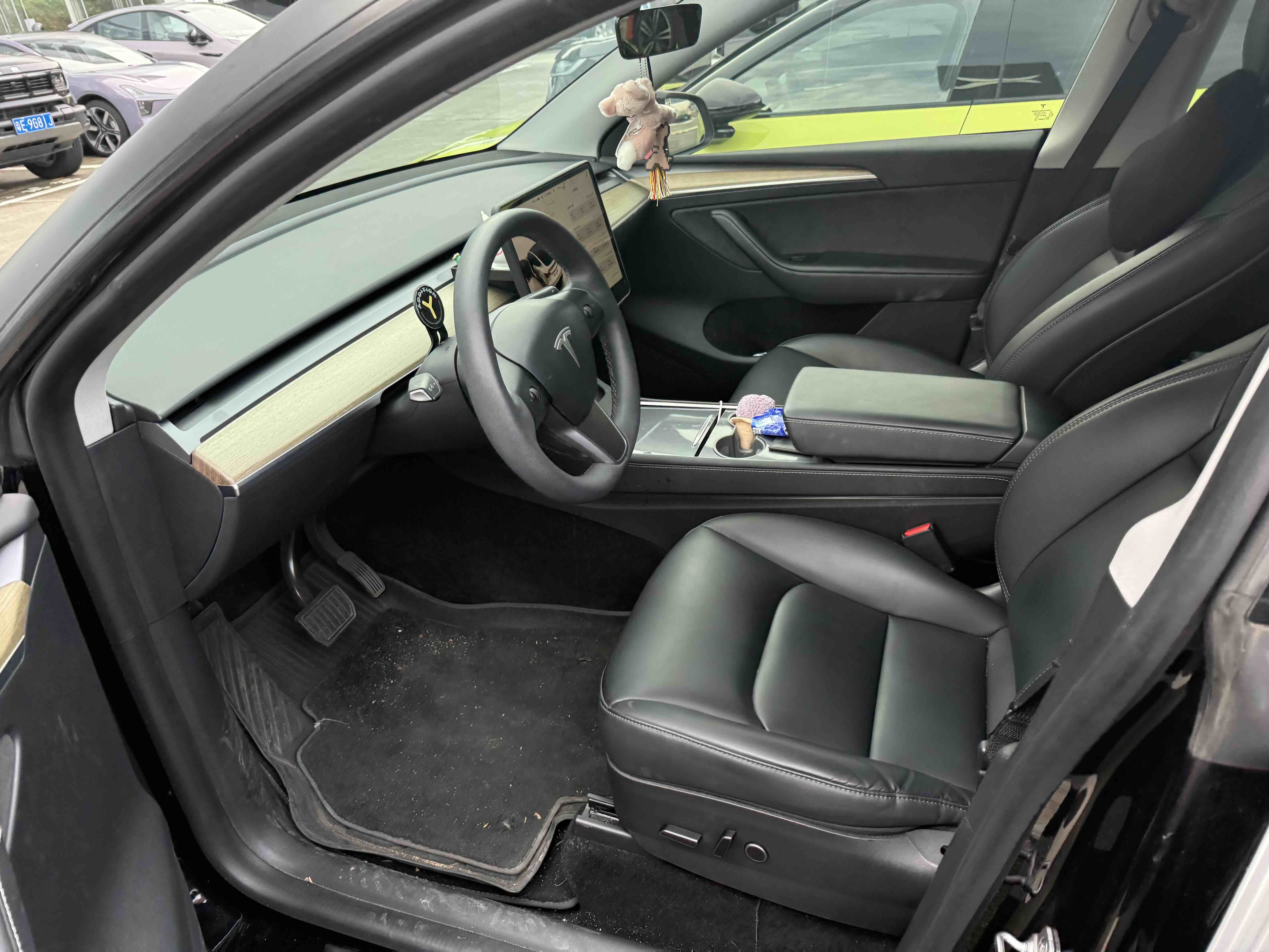 Tesla Model Y 2022 car image #4
