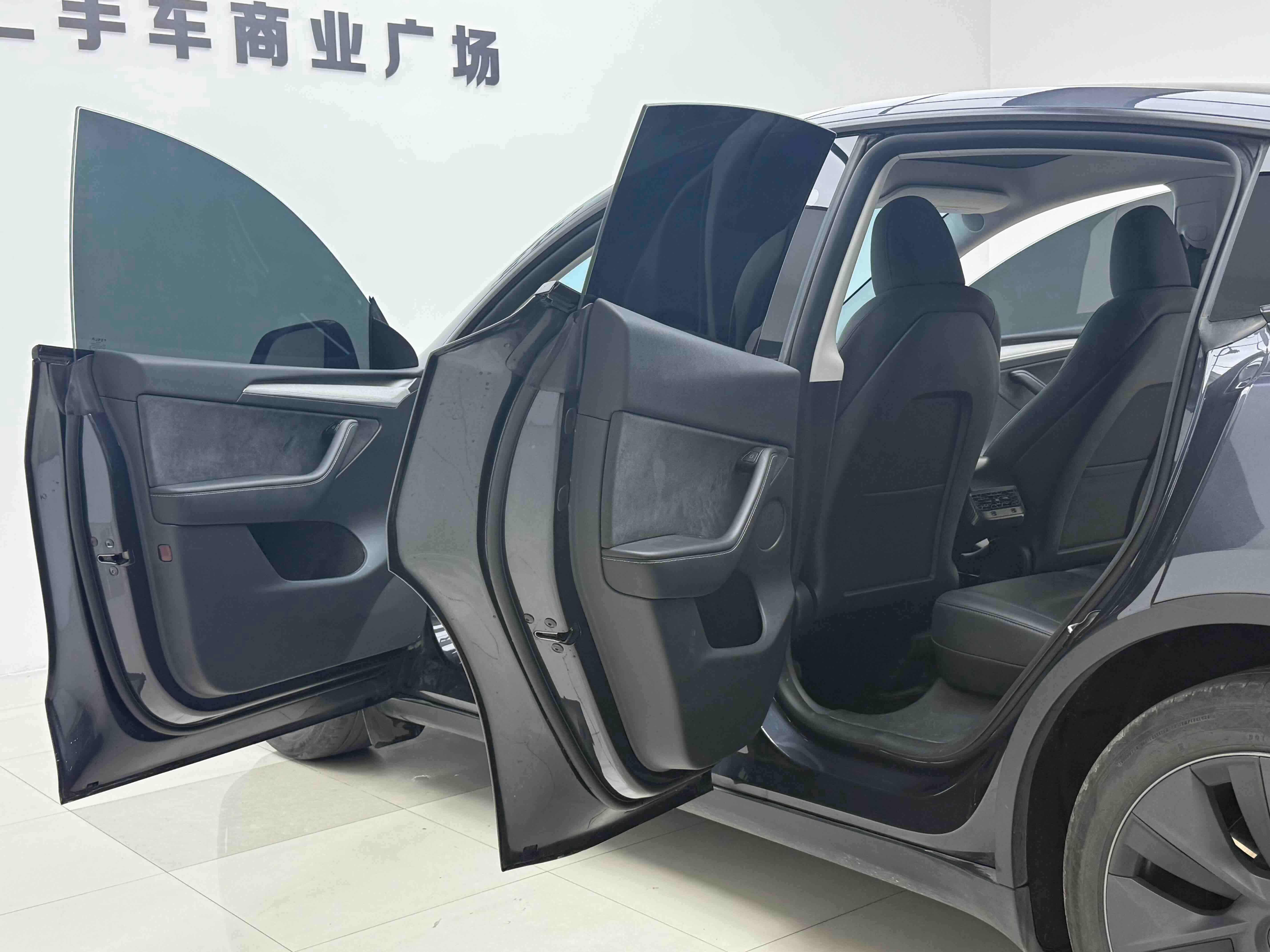 Tesla Model Y 2024 car image #5