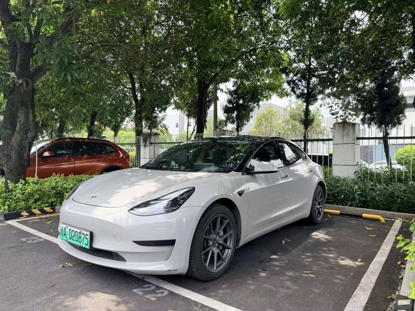 Tesla Model 3 2021 car image #2