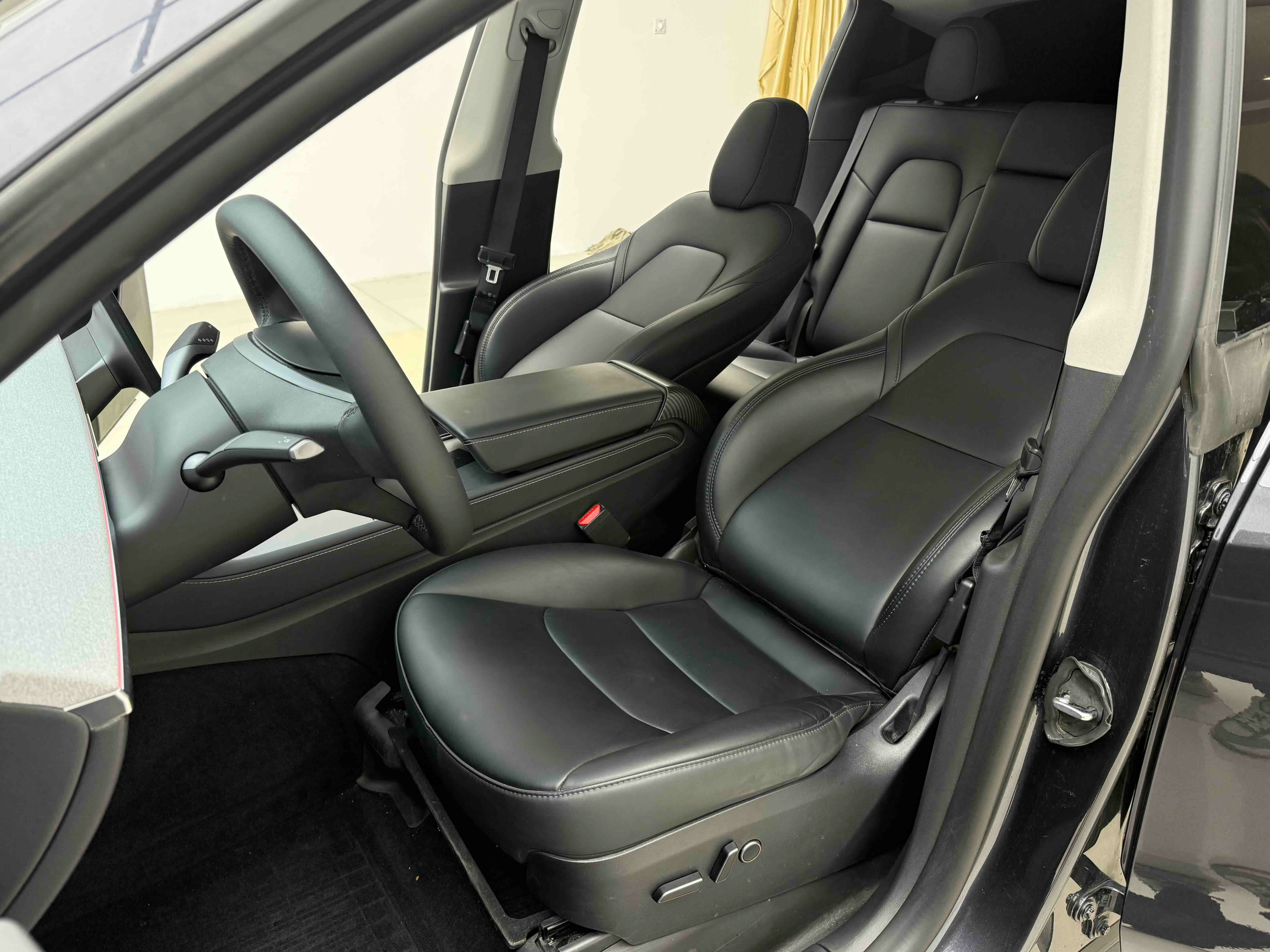 Tesla Model Y 2024 car image #11