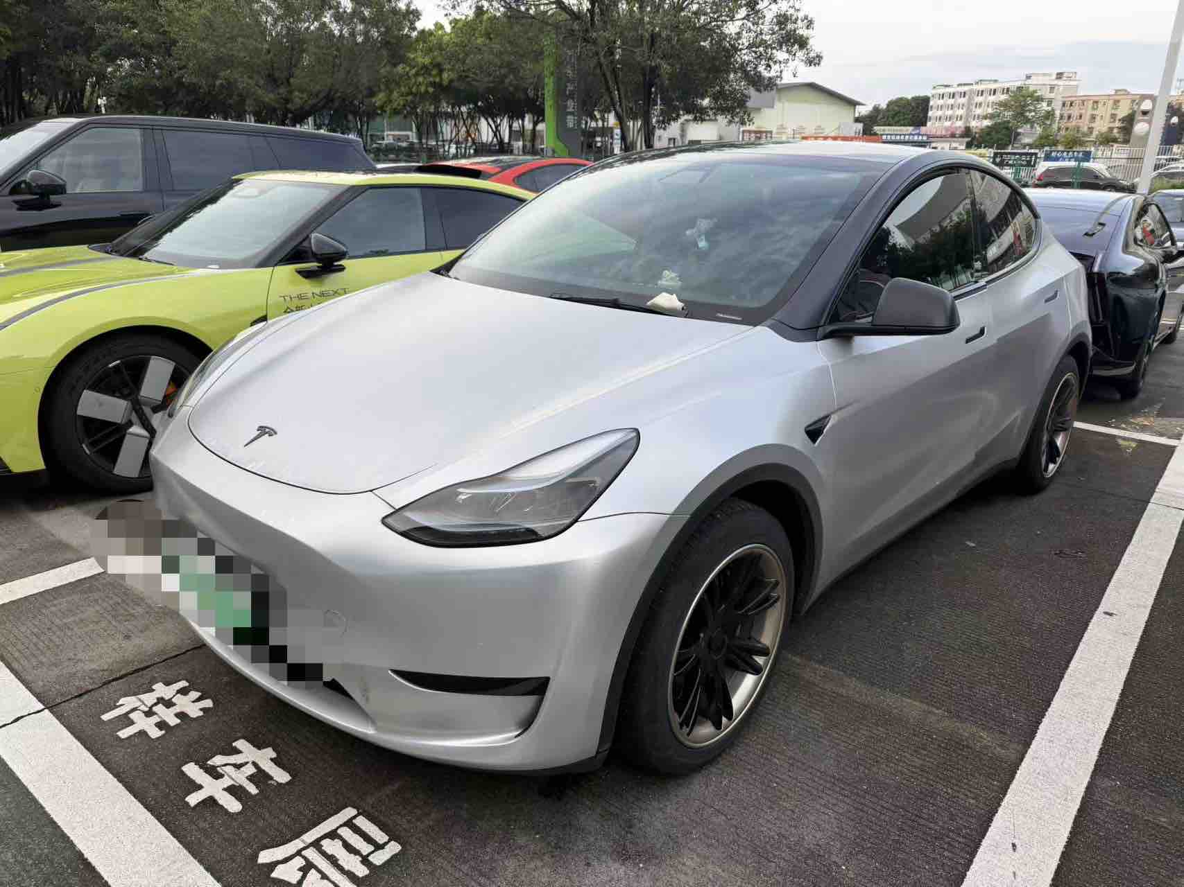 Tesla Model Y 2022 car image #2