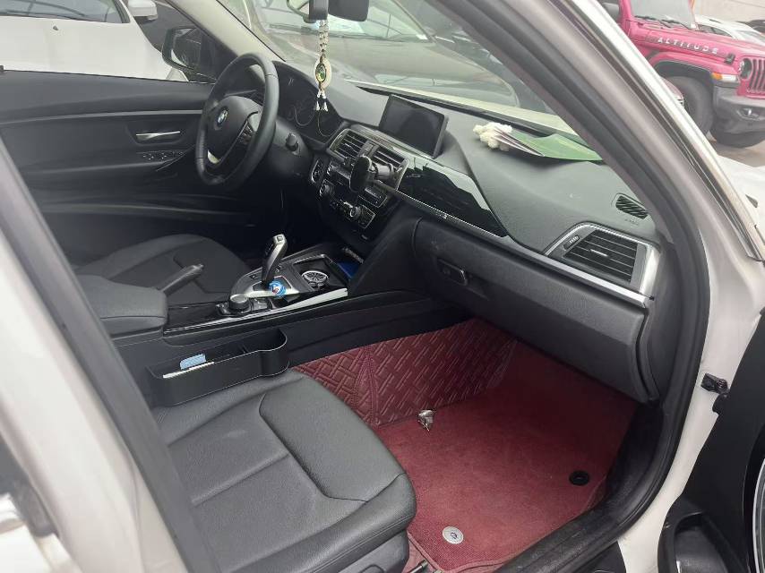 BMW 3 Series 2017 #8 BMW 3 Series 2017 car image #8