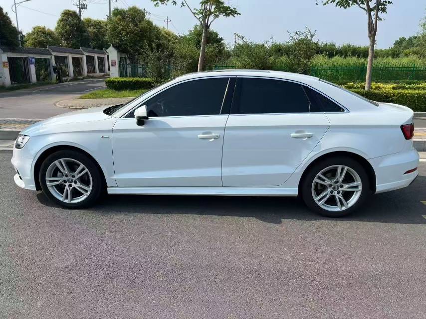 Audi A3 2019 car image #11