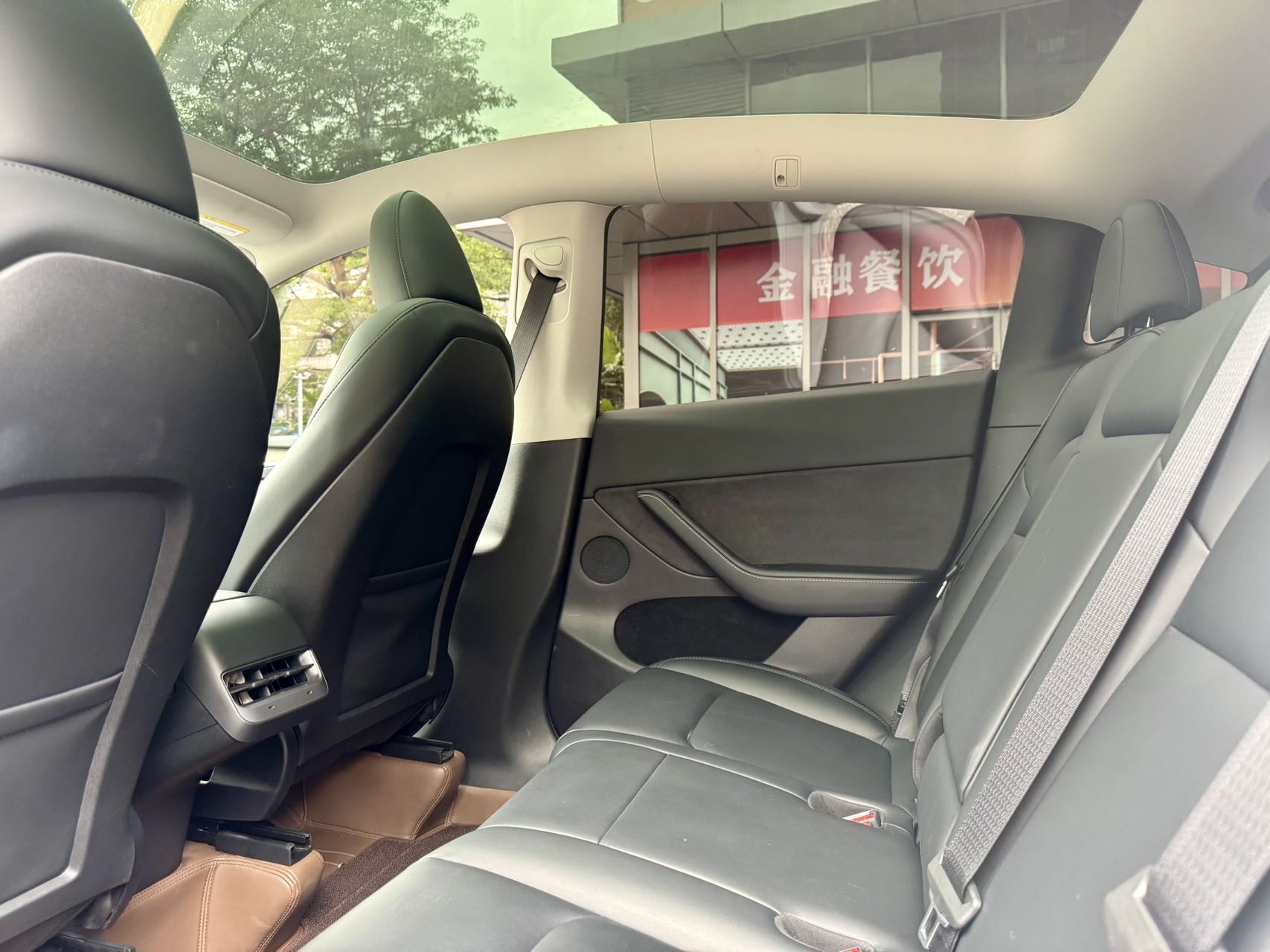 Tesla Model Y 2023 car image #8