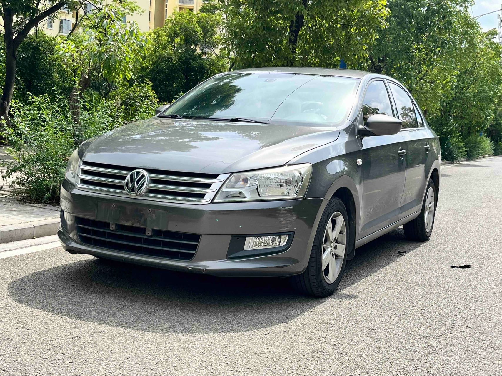 Volkswagen Santana 2014 car image #2