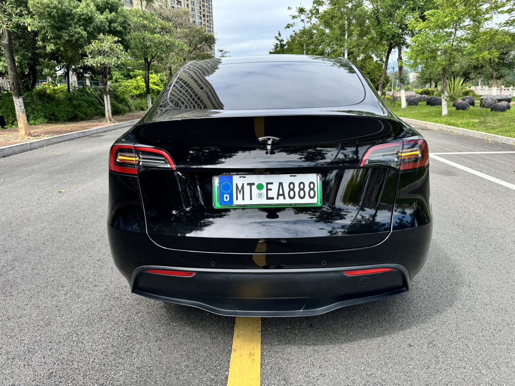 Tesla Model Y 2022 car image #10