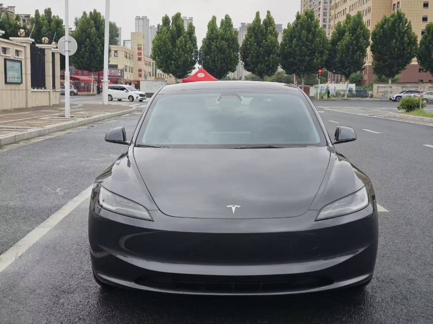 Tesla Model 3 2025 car image #5