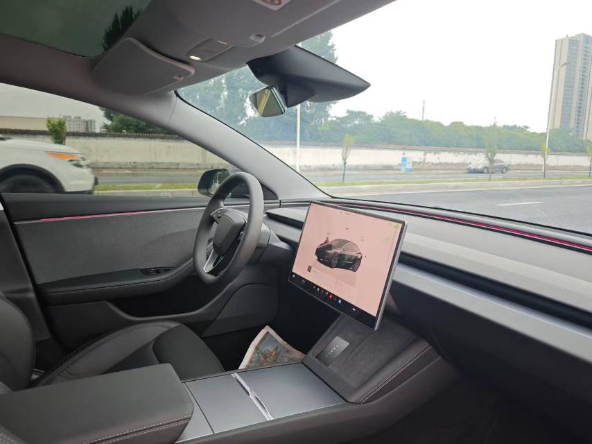 Tesla Model 3 2025 car image #8