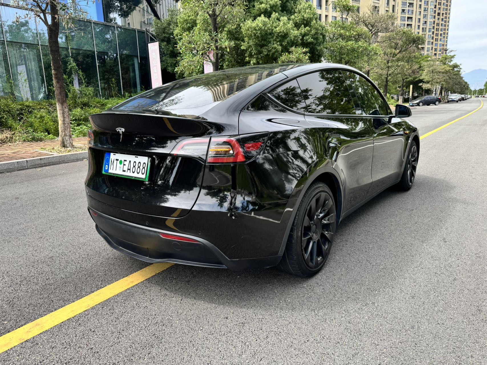 Tesla Model Y 2022 car image #11