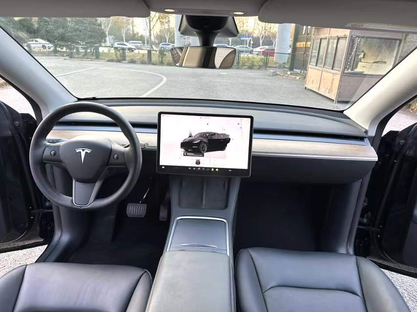 Tesla Model Y 2022 car image #9