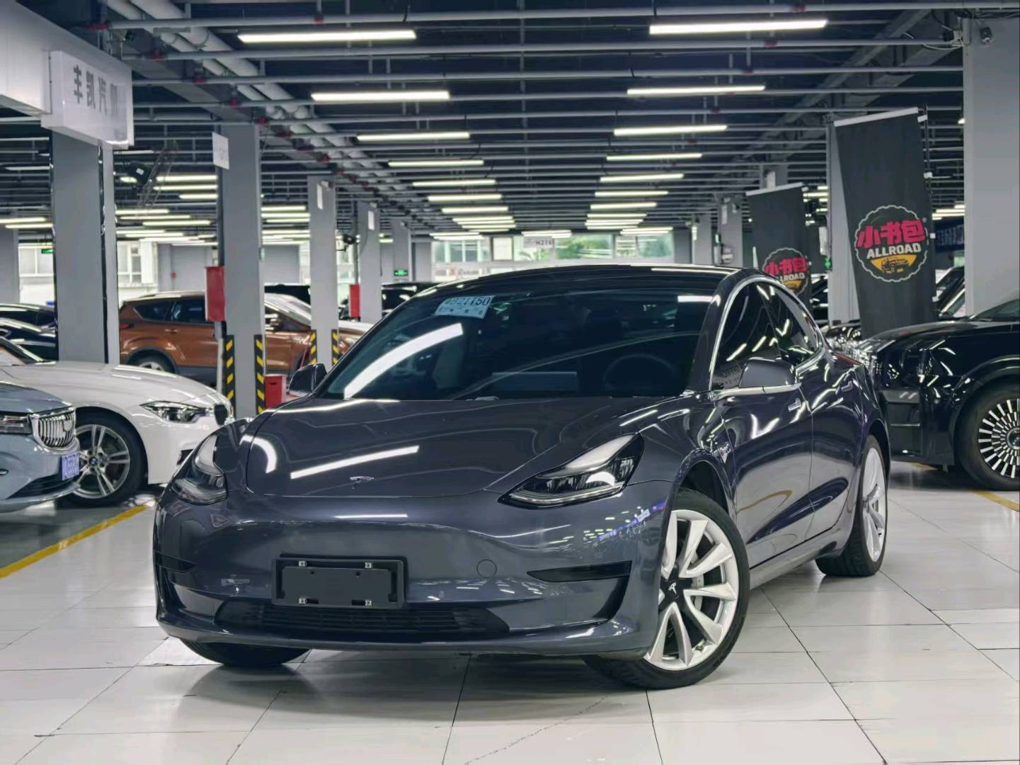 Tesla Model 3 2020 car image #2