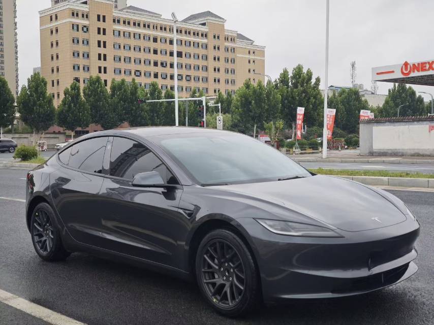 Tesla Model 3 2025 car image #4