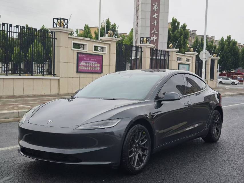 Tesla Model 3 2025 car image #2