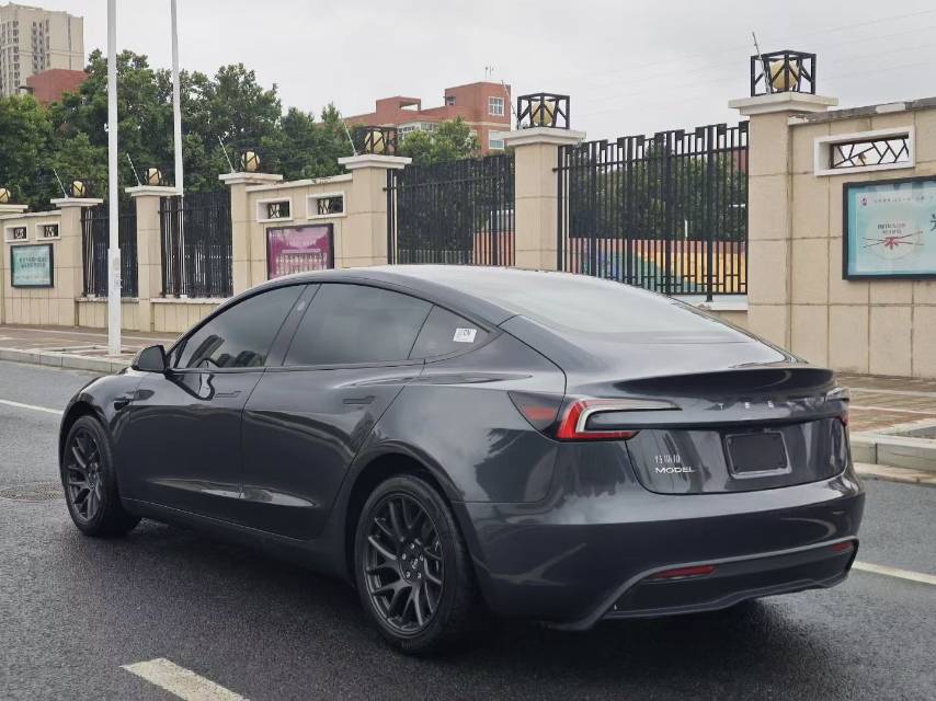 Tesla Model 3 2025 car image #9