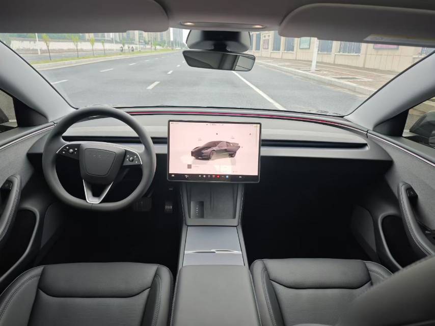 Tesla Model 3 2025 car image #7