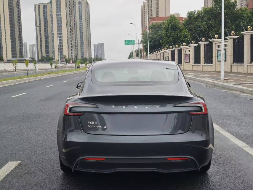 Tesla Model 3 2025 car image #10