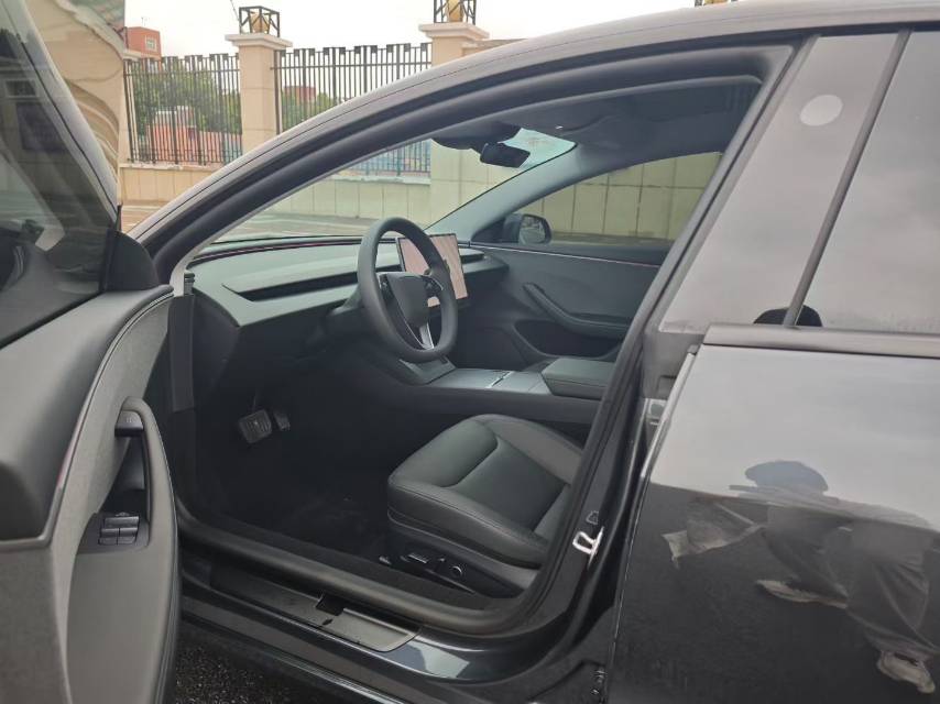 Tesla Model 3 2025 car image #6