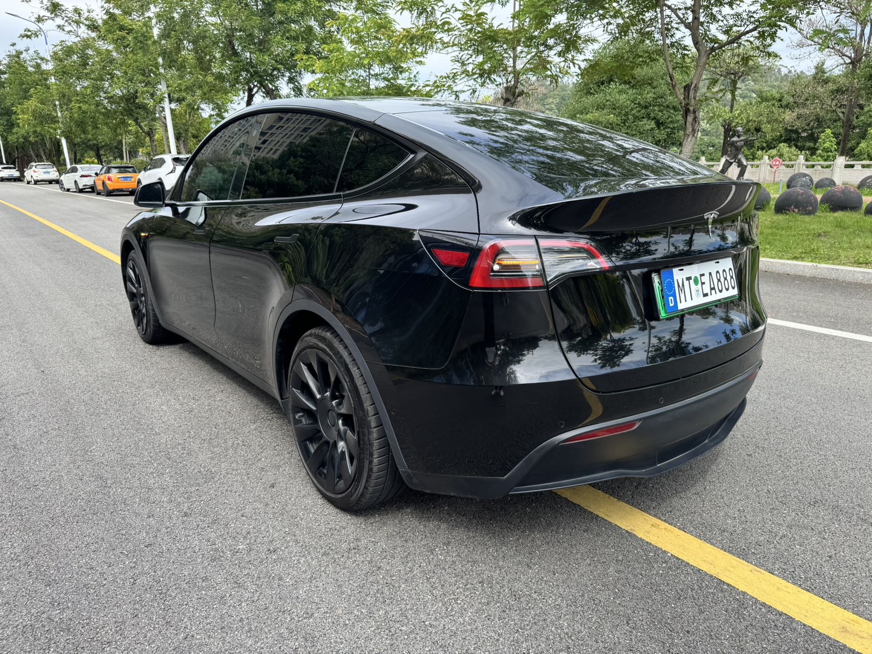 Tesla Model Y 2022 car image #9