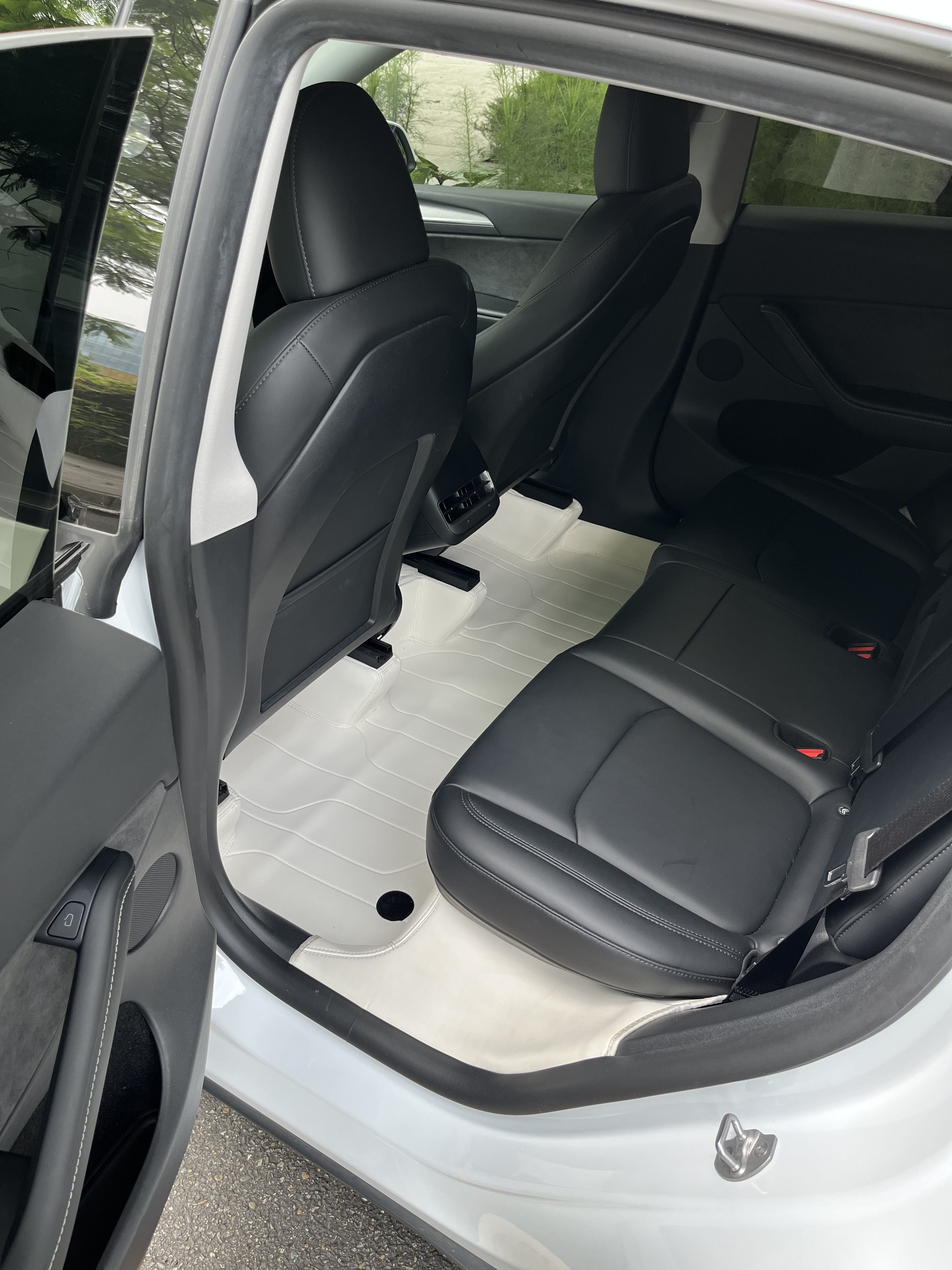 Tesla Model Y 2024 car image #9