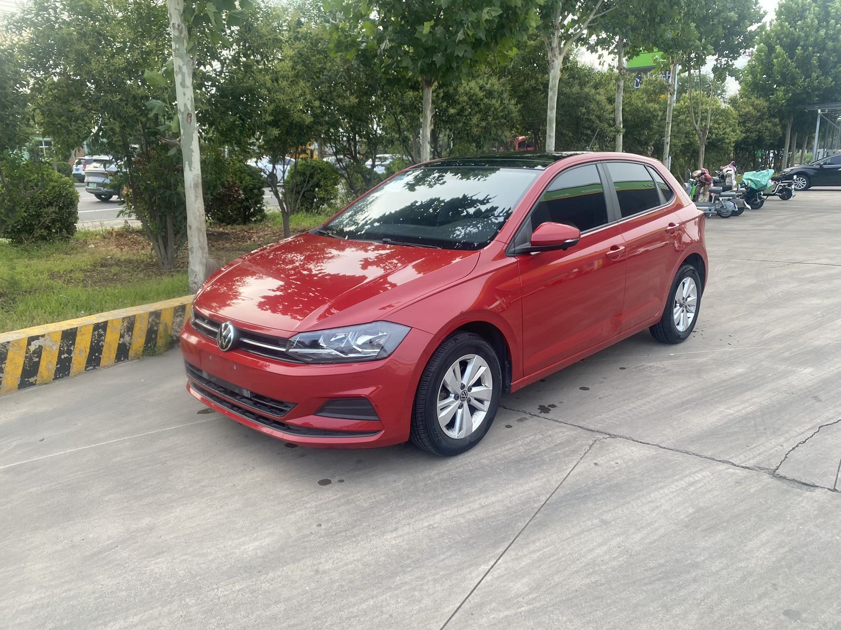 Volkswagen Polo 2021 car image #2