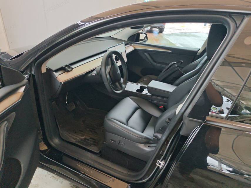 Tesla Model Y 2023 #8 Tesla Model Y 2023 car image #8
