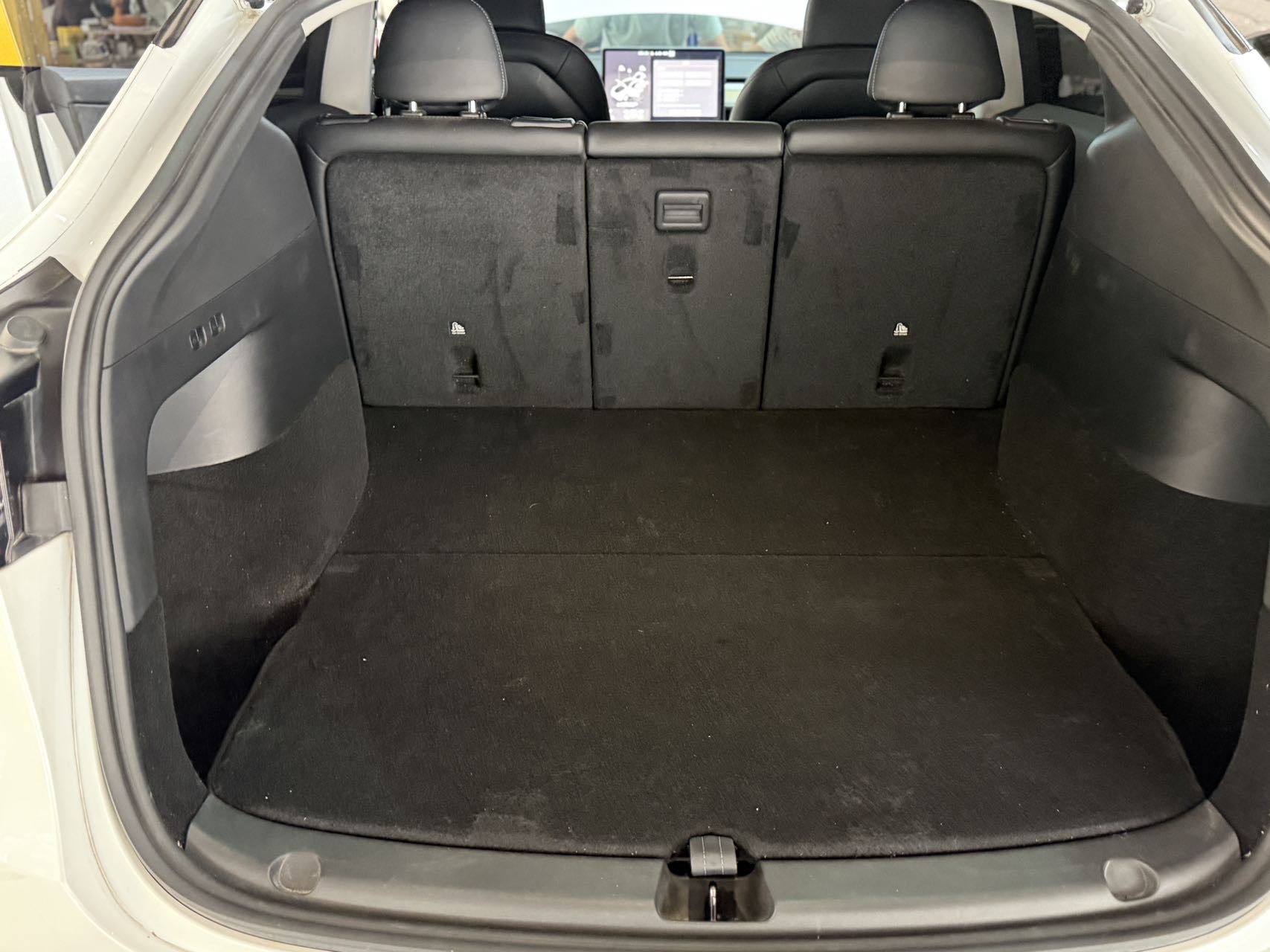 Tesla Model Y 2023 car image #25