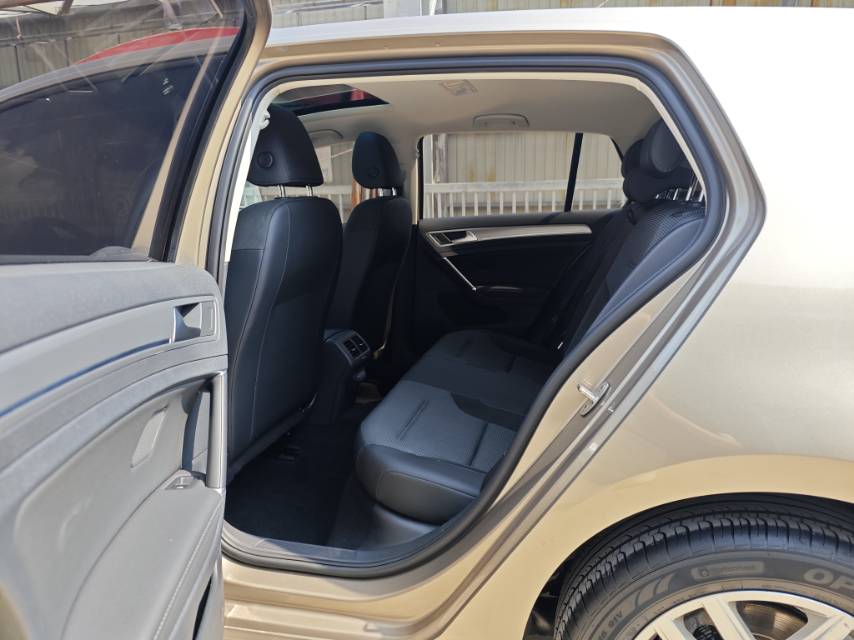 Volkswagen Golf 2019 car image #10