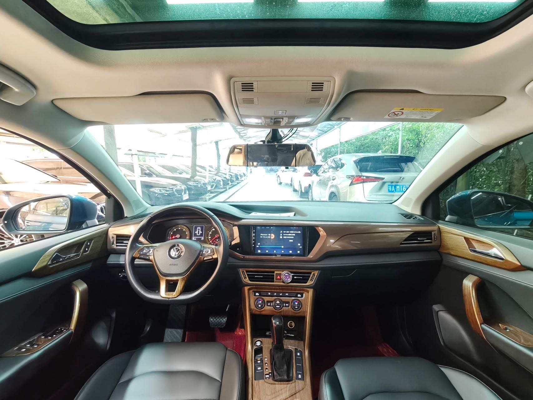 Volkswagen Tharu 2018 car image #8