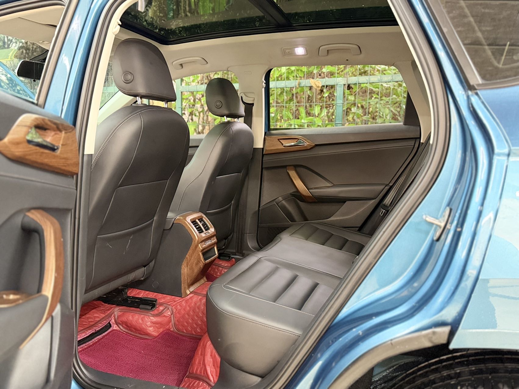 Volkswagen Tharu 2018 car image #10