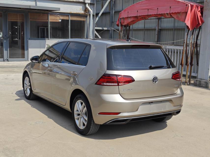 Volkswagen Golf 2019 car image #6