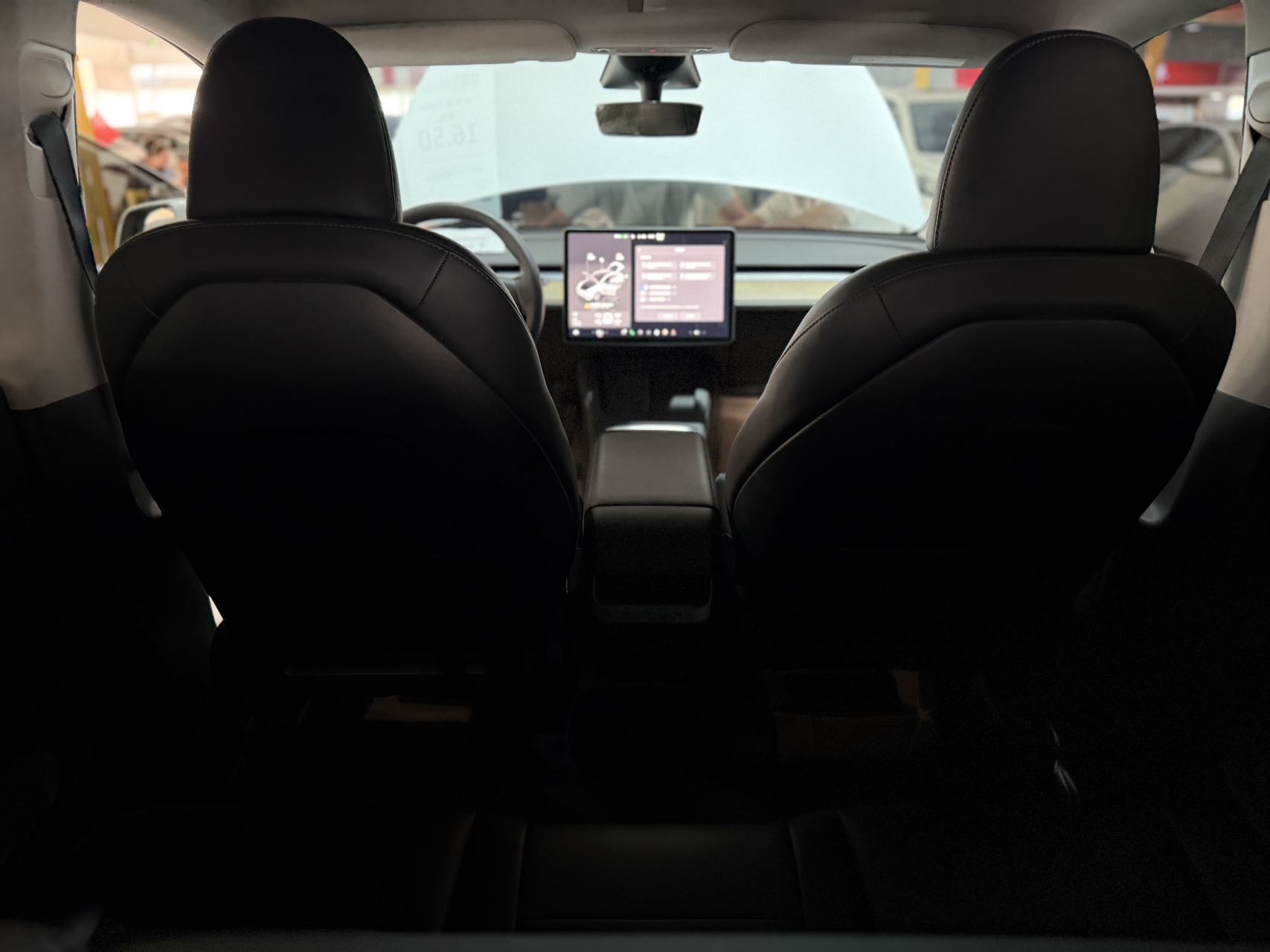 Tesla Model Y 2023 car image #26