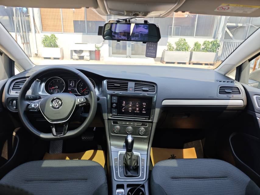 Volkswagen Golf 2019 car image #11