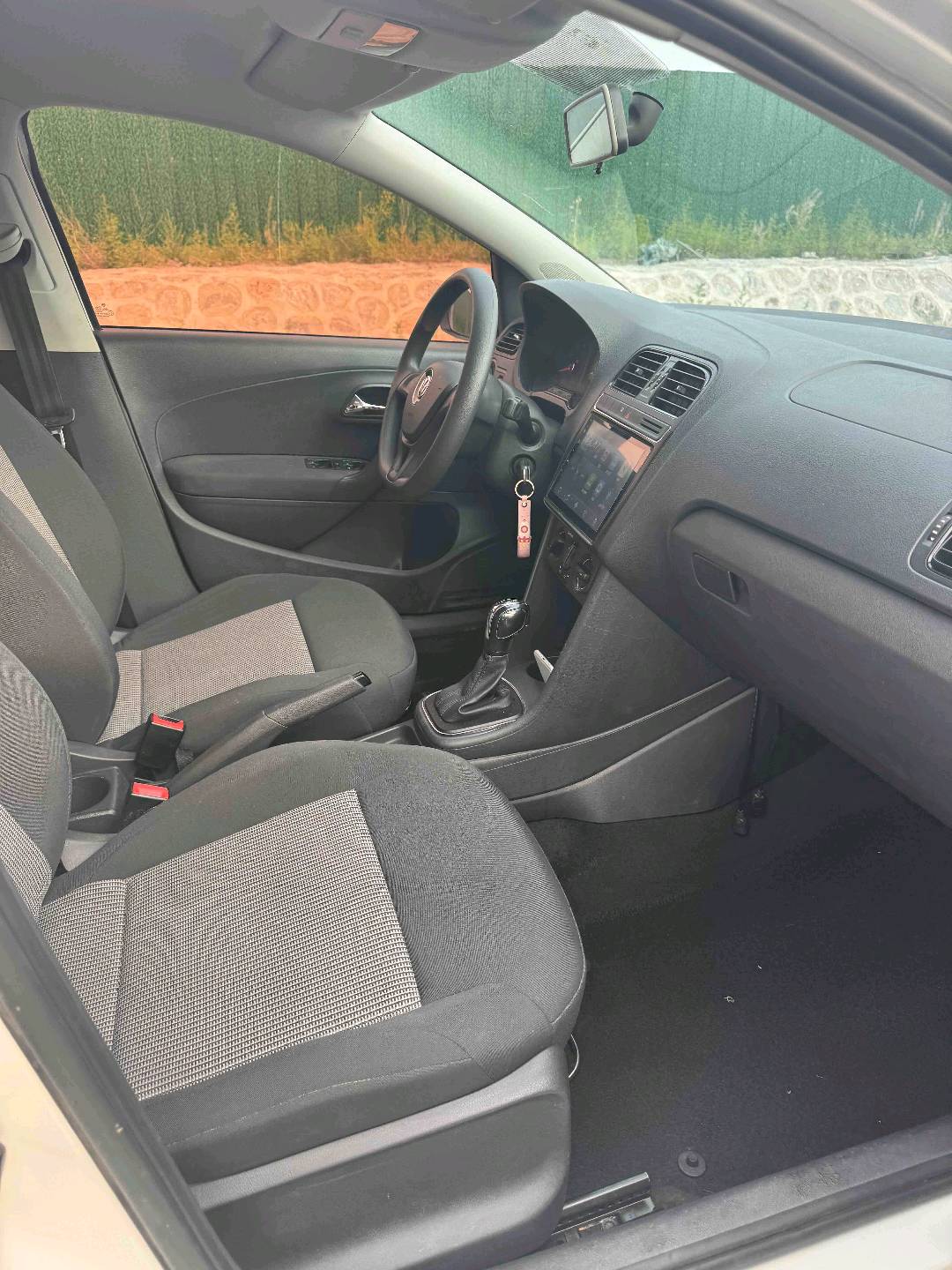 Volkswagen Polo 2017 car image #6
