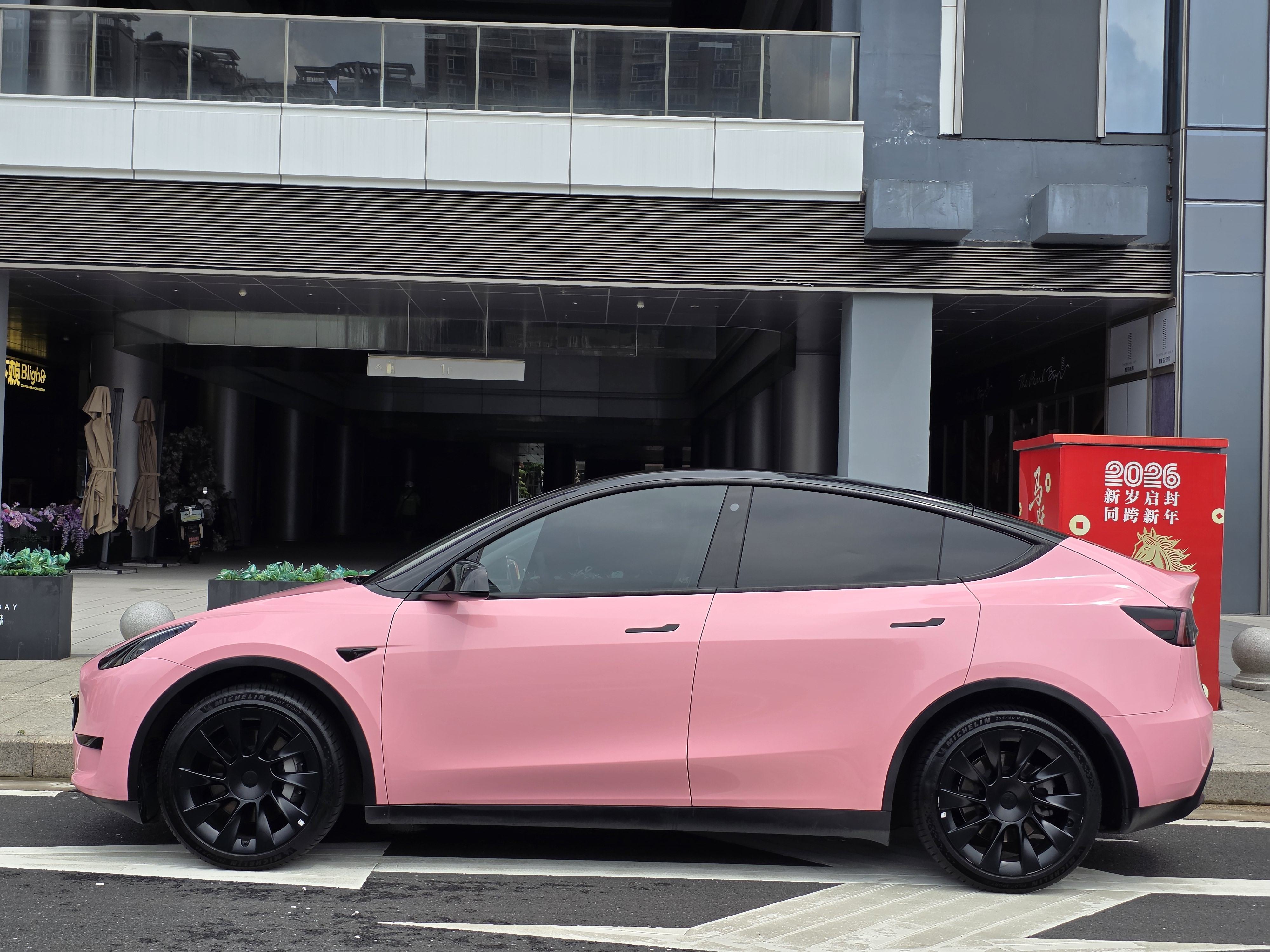 Tesla Model Y 2022 #5 Tesla Model Y 2022 car image #5
