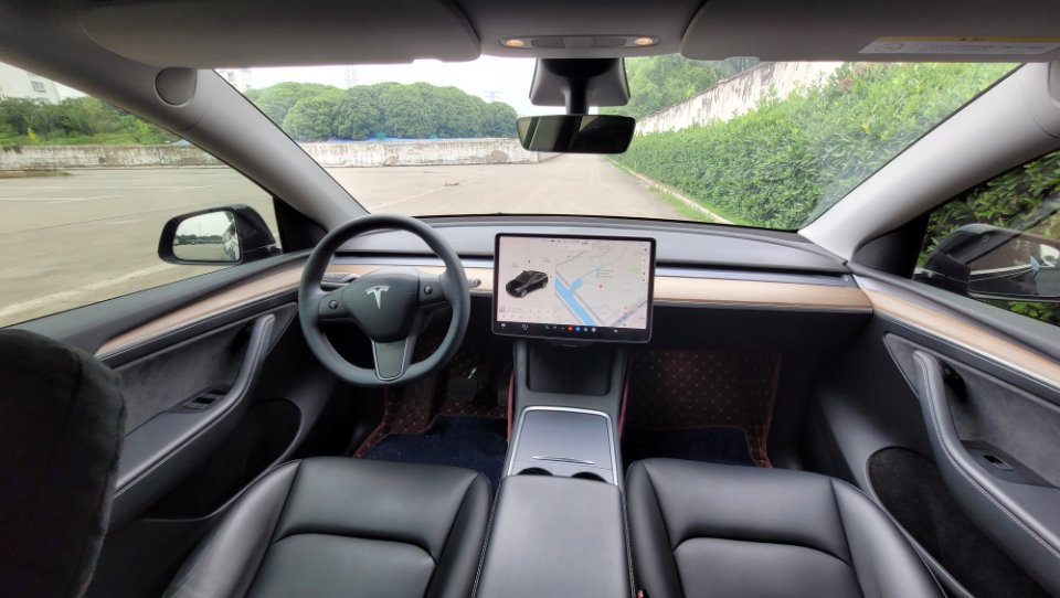 Tesla Model Y 2021 car image #15