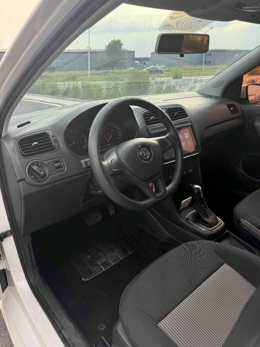 Volkswagen Polo 2017 car image #8