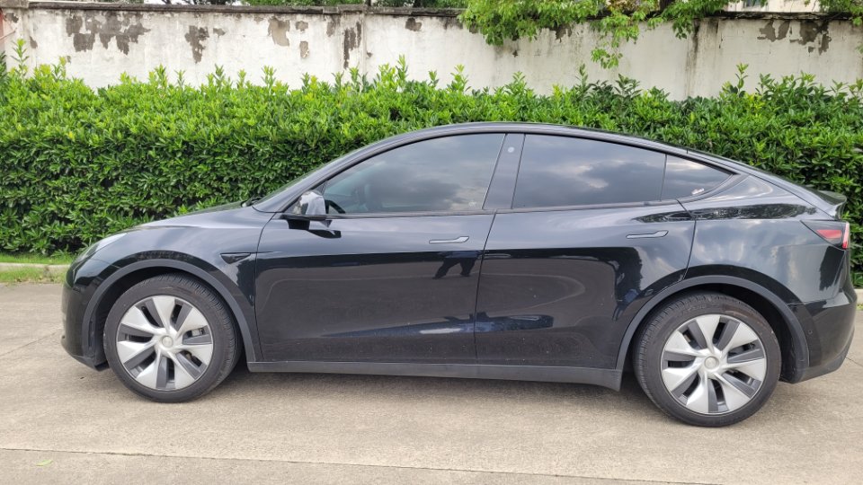 Tesla Model Y 2021 car image #21