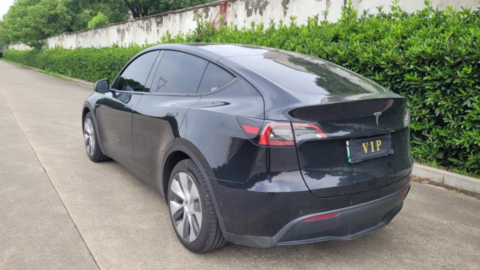 Tesla Model Y 2021 car image #20