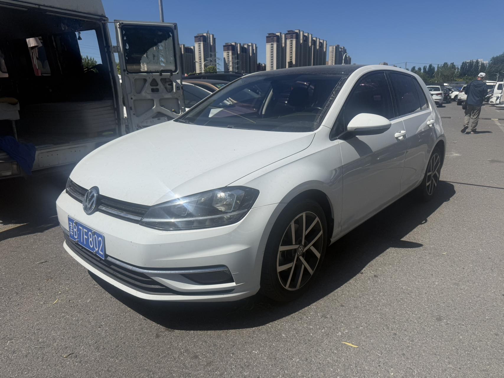 2019 immagine di auto #2