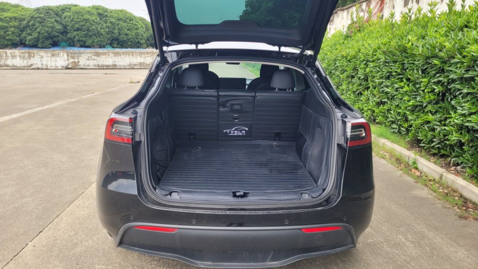 Tesla Model Y 2021 car image #17