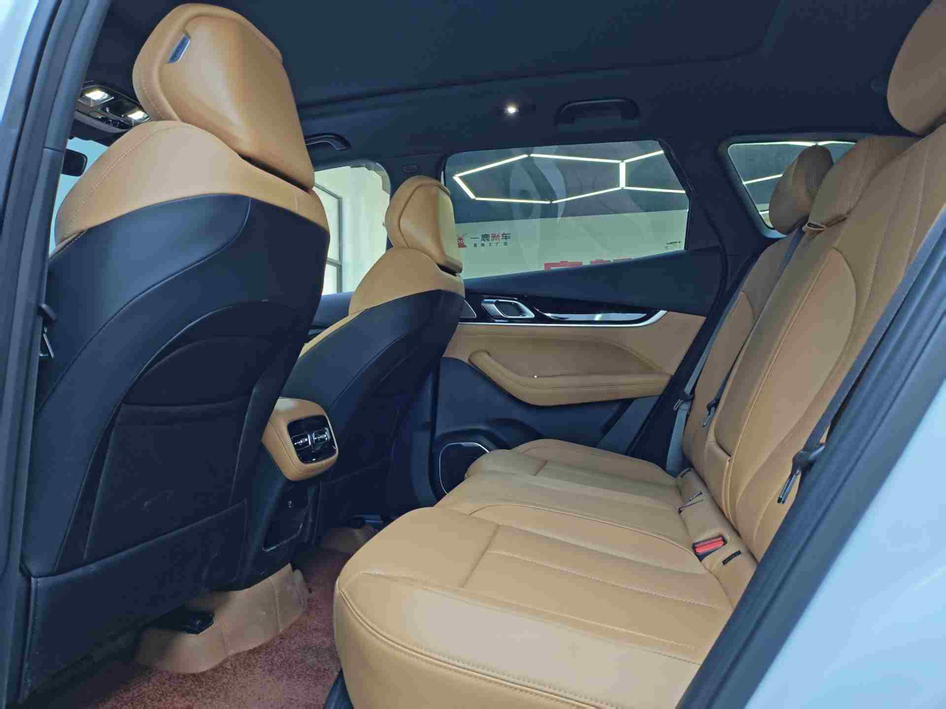 GEELY Boyue L 2025 car image #4