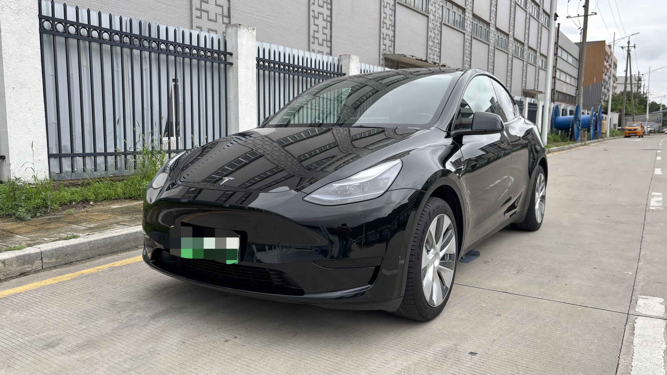 Tesla Model Y 2022 #2 Tesla Model Y 2022 car image #2