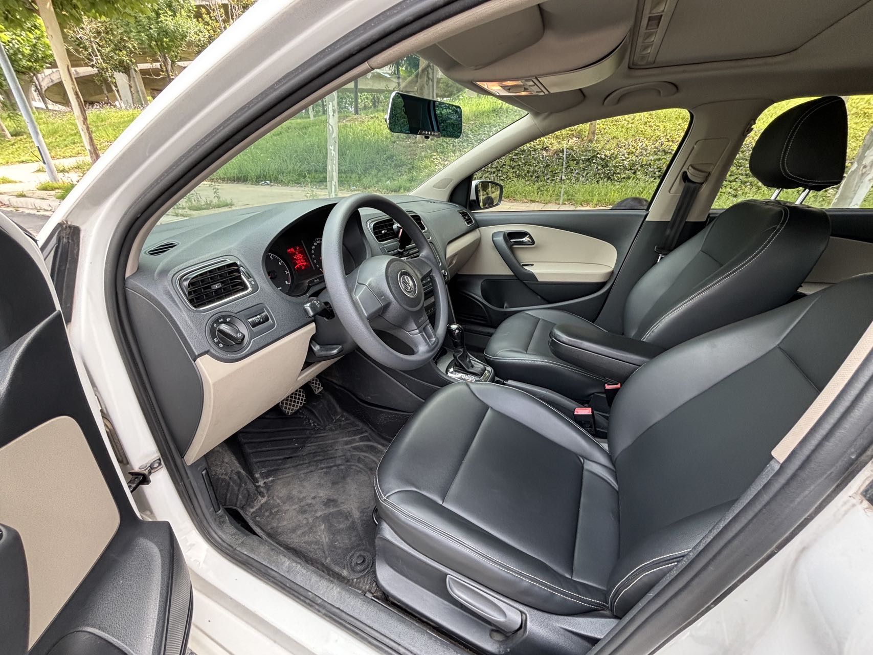 Volkswagen Polo 2012 car image #8