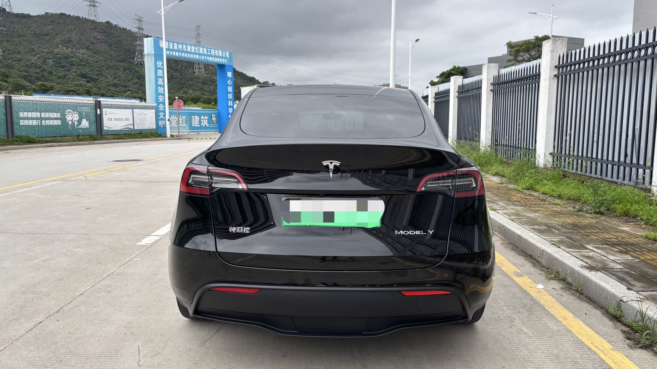 Tesla Model Y 2022 #10 Tesla Model Y 2022 car image #10