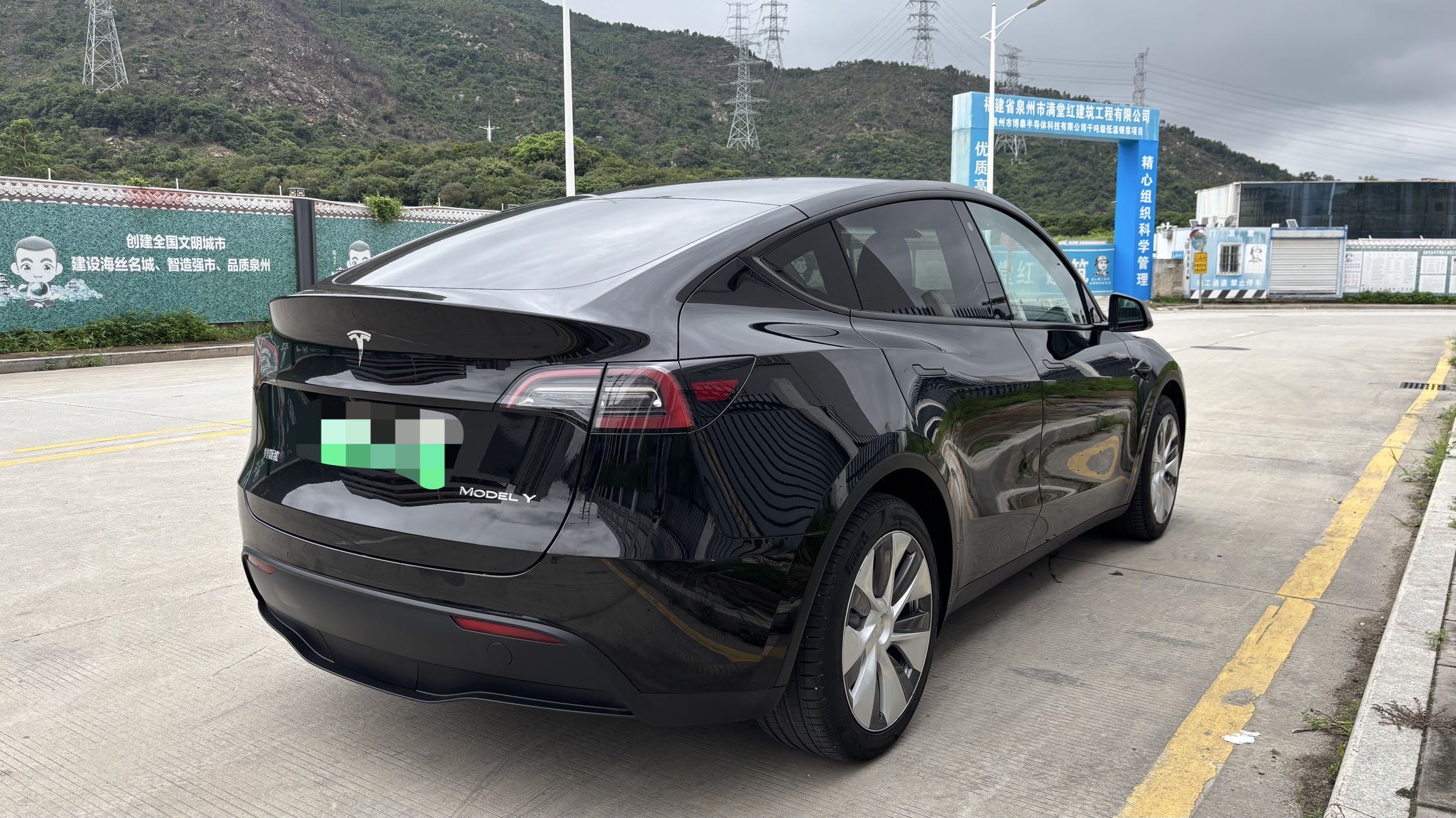 Tesla Model Y 2022 #9 Tesla Model Y 2022 car image #9