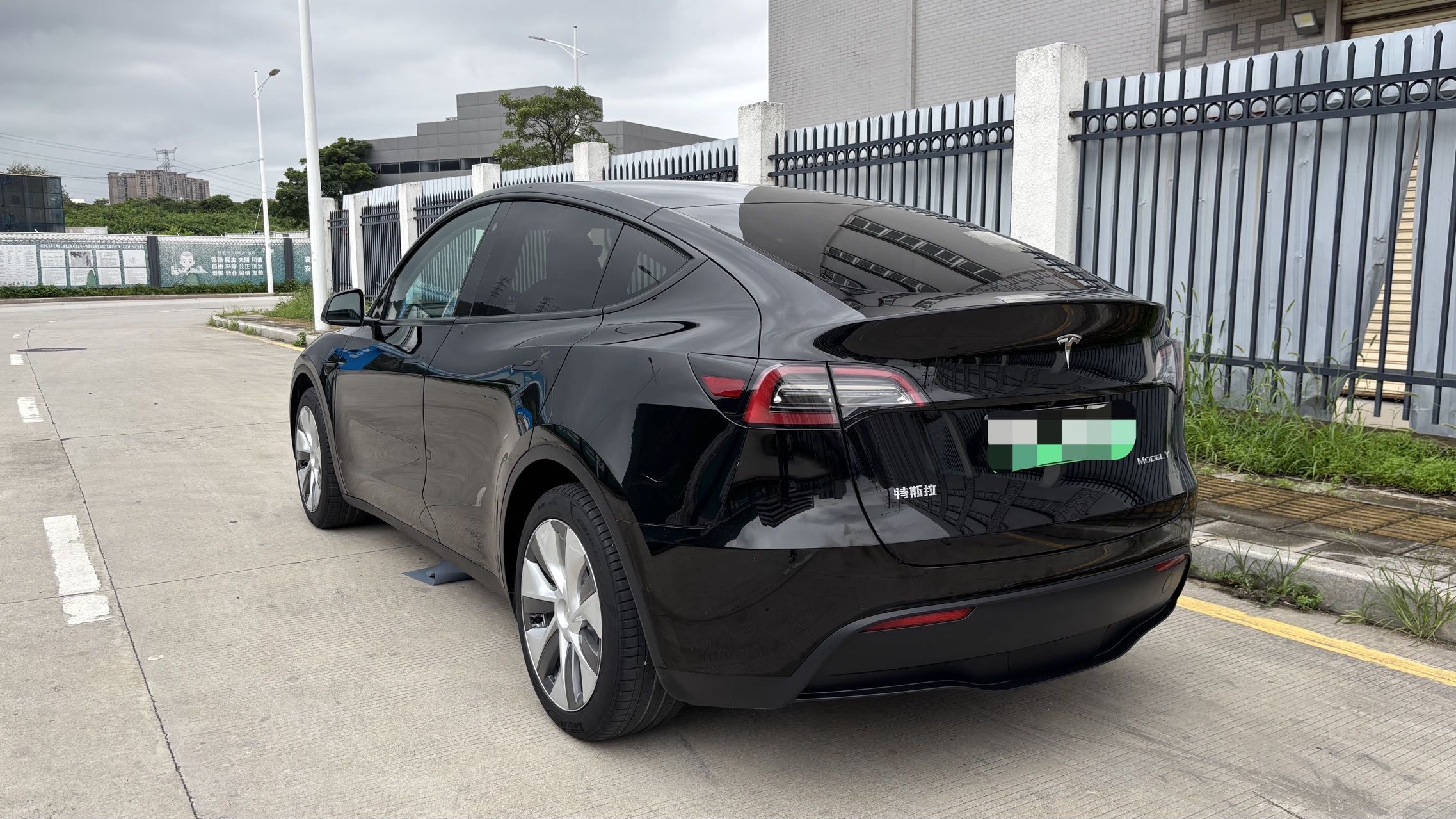 Tesla Model Y 2022 #11 Tesla Model Y 2022 car image #11